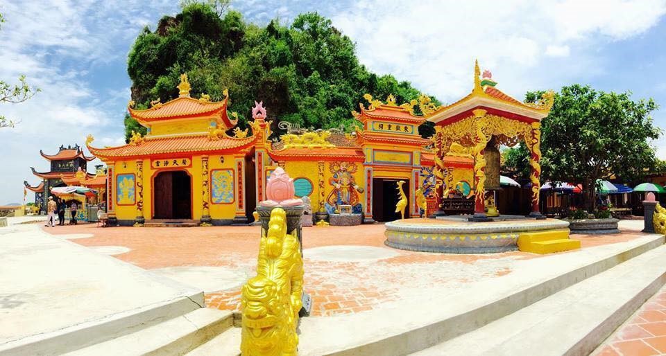 Den-Ba-De---Tim-ve-chon-linh-thieng-va-huyen-bi-2