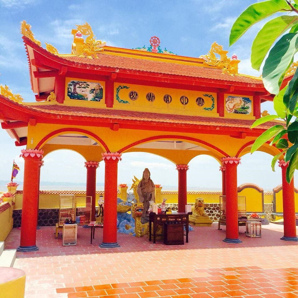 Den-Ba-De---Tim-ve-chon-linh-thieng-va-huyen-bi-5