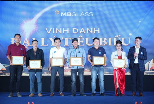 Kính cường lực MB Glass vinh danh các đại lý tiêu biểu - Ảnh 2.