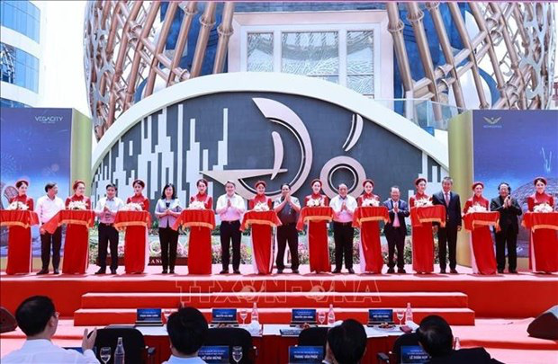 
The Government leader attends the inaugural ceremony of ‘Do’ Theatre . (Photo: VNA)
