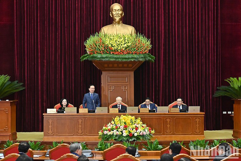 
Party and State leaders attend the meeting.
