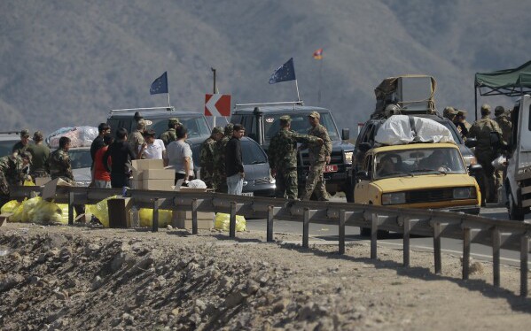 Armenia - Azerbaijan tiến gần đến hòa bình, gạt Nga ra khỏi vùng Nam Kavkaz  - Ảnh 2.