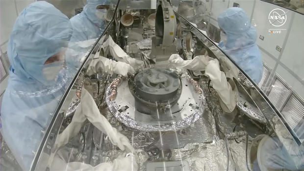NASA công bố mẫu vật chứa nước và carbon từ tiểu hành tinh Bennu - Ảnh 2.