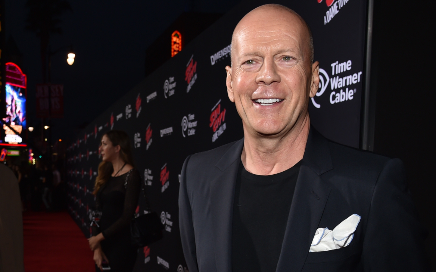 Bruce Willis kh&ocirc;ng hề biết m&igrave;nh bị chứng mất tr&iacute; nhớ- Ảnh 1.