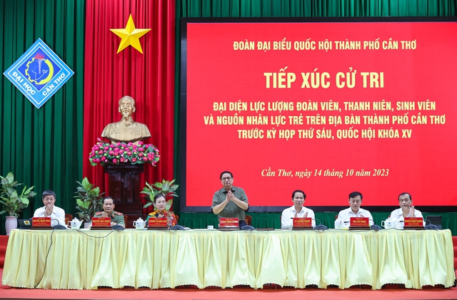 Thủ tướng tiếp xúc cử tri thanh niên, sinh viên, lao động trẻ trước kỳ họp Quốc hội - Ảnh 2.