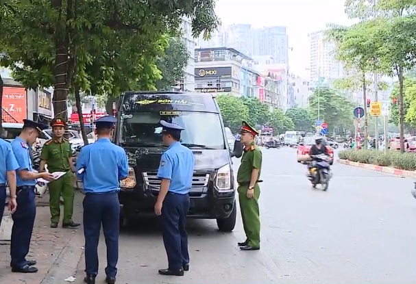 Hà Nội siết chặt kiểm soát vận tải hành khách - Ảnh 2.