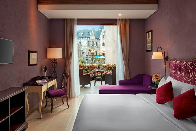 Ngẩn ngơ với căn phòng có ban công đầy hoa như ở châu Âu trên đỉnh Bà Nà - Ảnh 5. Ngẩn ngơ với căn phòng có ban công đầy hoa như ở châu Âu trên đỉnh Bà Nà - Ảnh 5.