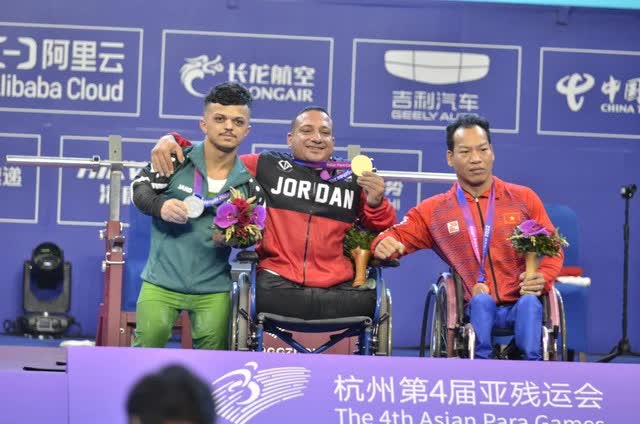 Dù chấn thương vai, Lê Văn Công vẫn giành HCĐ Asian Para Games 4 - Ảnh 2.