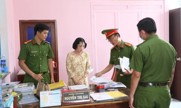 Văn phòng công chứng để nhân viên lợi dụng chiếm đoạt tài sản của người khác - Ảnh 2.