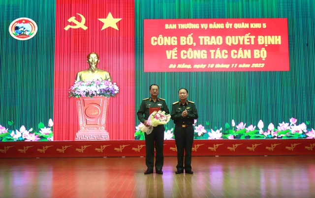 Bổ nhiệm lại Thiếu tướng Cao Phi Hùng giữ chức Phó Tư lệnh Quân khu 5 - Ảnh 1.