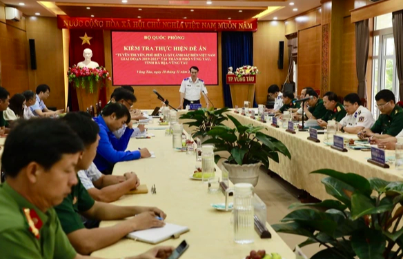 Tuyên truyền, phổ biến Luật Cảnh sát biển giúp ngư dân hoạt động an toàn, hiệu quả - Ảnh 2. Tuyên truyền, phổ biến Luật Cảnh sát biển giúp ngư dân hoạt động an toàn, hiệu quả - Ảnh 2.