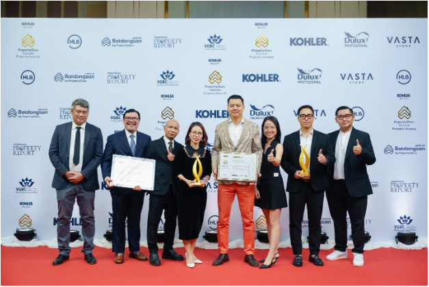 Cú đúp giải thưởng của Kusto Home tại Vietnam Property Awards 2023 với The Reflection West Lake - Ảnh 1.