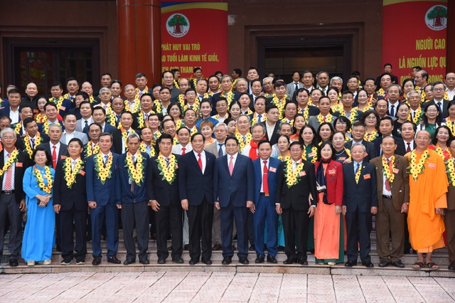 Người cao tuổi là nguồn lực vô giá, rường cột của gia đình và xã hội - Ảnh 10.