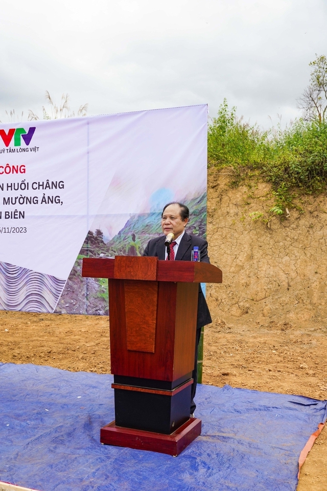 
Võ Quang Diệm, Chairman of the Vietnam Roofing Association, speaks at the ceremony.
