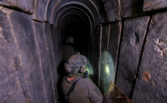 Quân đội Israel bắt đầu tiến vào đường hầm dưới bệnh viện Al-Shifa ở Dải Gaza - Ảnh 1.
