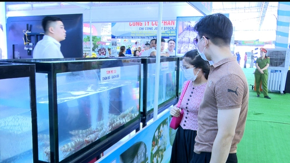 Tôm sú khủng tại Festival Tôm Cà Mau - Ảnh 4.