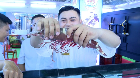 Tôm sú khủng tại Festival Tôm Cà Mau - Ảnh 3.