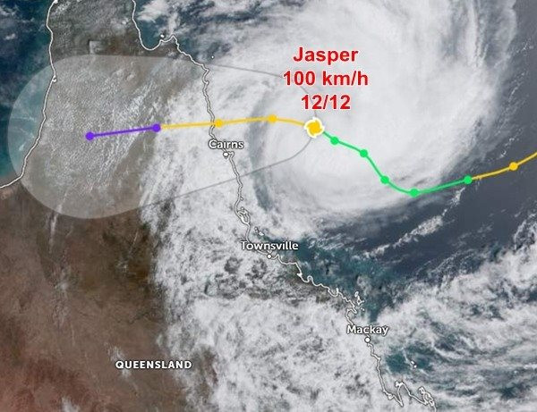 Australia khắc phục hậu quả do bão Jasper - Ảnh 1.