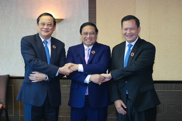 Trao đổi việc thiết lập cơ chế họp 3 Thủ tướng Việt Nam, Lào, Campuchia - Ảnh 3.