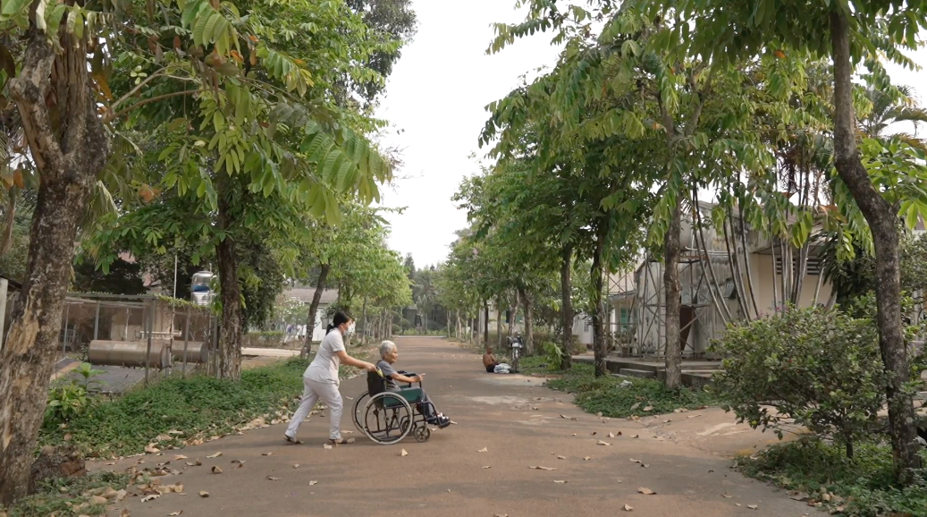 Người ơi, đừng khóc cuối đường - Đẹp và... Đau lòng - Ảnh 24.