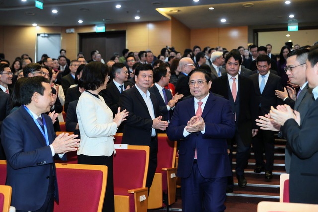 Thủ tướng dự phiên họp toàn thể về ngoại giao kinh tế tại Hội nghị Ngoại giao lần thứ 32 - Ảnh 3.