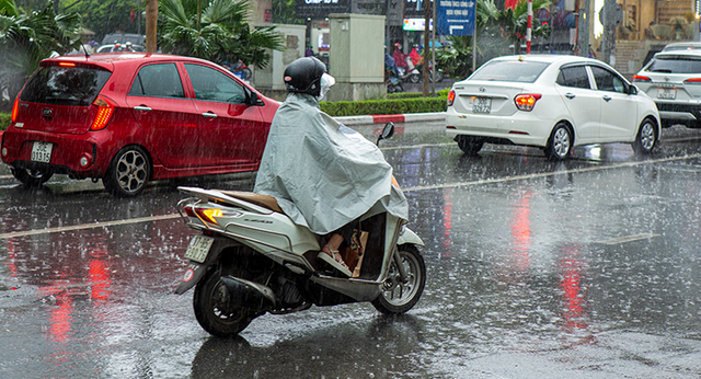 Trung Bộ và Nam Bộ mưa dông - Ảnh 1.