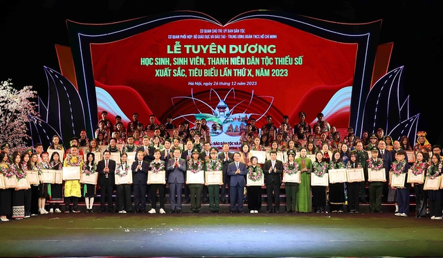 Tuyên dương 143 học sinh, sinh viên, thanh niên dân tộc thiểu số xuất sắc, tiêu biểu năm 2023 - Ảnh 1.