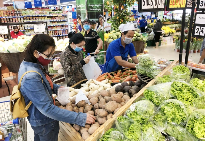 Escuchando al mercado, las empresas producen con flexibilidad bienes Tet - Foto 1. Lắng nghe thị trường, doanh nghiệp linh hoạt sản xuất hàng Tết - Ảnh 1.