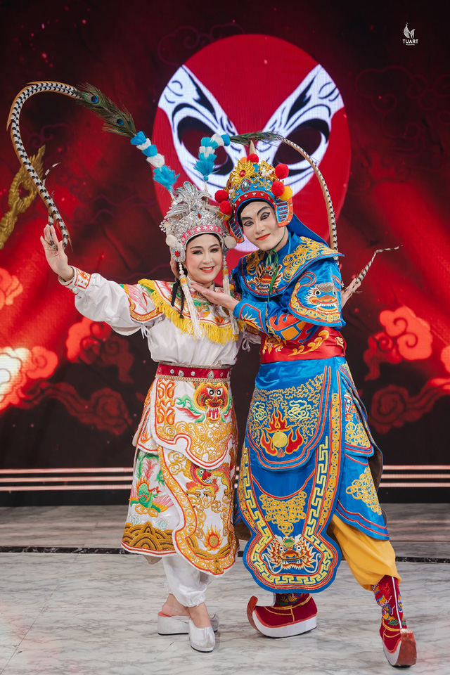 NSƯT Lộc Huyền - Mạnh Linh: C&acirc;u chuyện t&igrave;nh y&ecirc;u giữa người h&acirc;m mộ v&agrave; thần tượng - Ảnh 5.