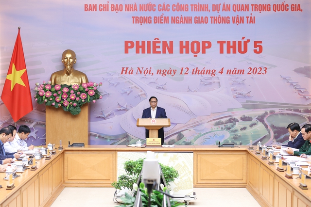 Thủ tướng: Đầu tư công kích hoạt các hoạt động kinh tế, thúc đẩy phát triển, tạo việc làm, sinh kế cho người dân - Ảnh 1.