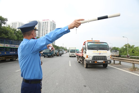 Hà Nội chốt trực phân luồng giao thông tại 57 vị trí dịp nghỉ lễ - Ảnh 1.