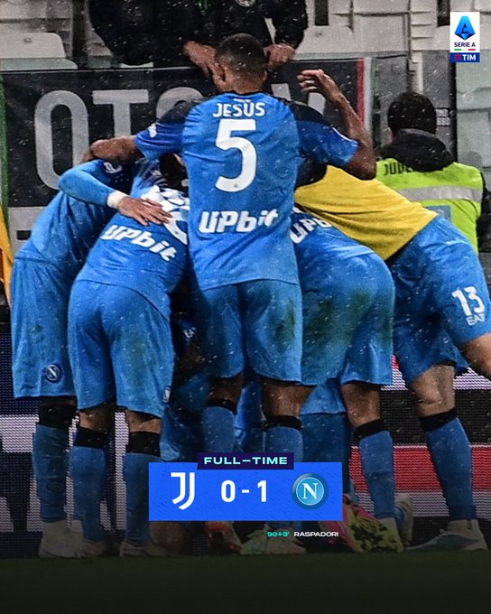 Napoli giành chiến thắng trước Juventus bằng bàn thắng ở phút bù giờ - Ảnh 1.