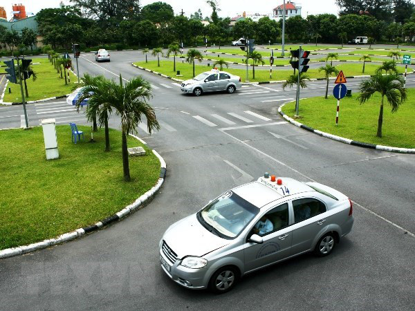 Đào tạo, sát hạch lái xe: Có hiện tượng hỗ trợ thí sinh, học không đủ giờ - Ảnh 1.