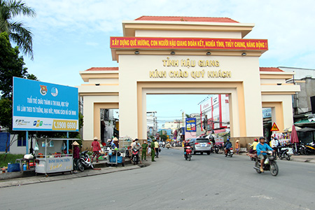 Hậu Giang: Tập trung kiểm tra bến xe, bến đò, đảm bảo ATGT trong kỳ nghỉ lễ  - Ảnh 1.