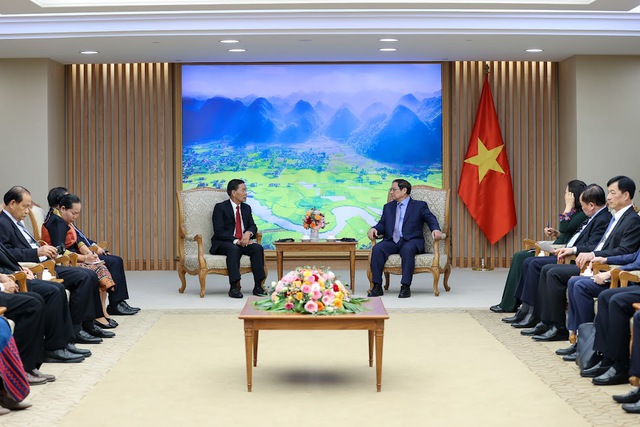 Thủ tướng Phạm Minh Chính tiếp Chủ tịch Ủy ban Trung ương Mặt trận Lào xây dựng đất nước - Ảnh 3. Thủ tướng Phạm Minh Chính tiếp Chủ tịch Ủy ban Trung ương Mặt trận Lào xây dựng đất nước - Ảnh 3.
