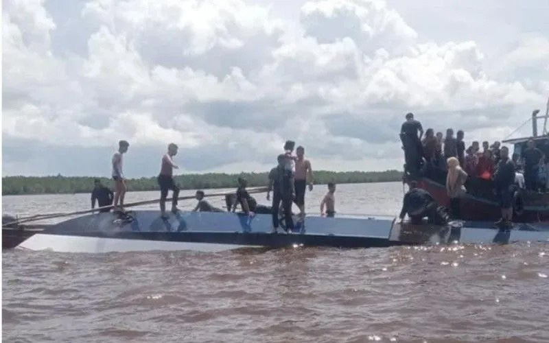 Ch&igrave;m t&agrave;u cao tốc tr&ecirc;n s&ocirc;ng Amazon khiến nhiều người chết v&agrave; mất t&iacute;ch - Ảnh 2.