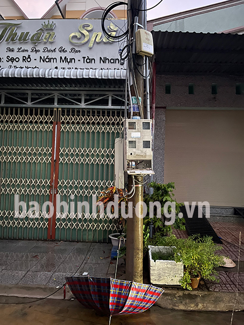 Dây điện đứt khiến 3 người trong gia đình bị giật tử vong - Ảnh 1. Dây điện đứt khiến 3 người trong gia đình bị giật tử vong - Ảnh 1.