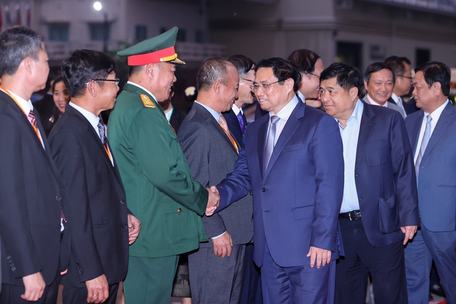 Thủ tướng Phạm Minh Chính tới Lào dự Hội nghị cấp cao Ủy hội sông Mekong quốc tế lần thứ 4 - Ảnh 4. Thủ tướng Phạm Minh Chính tới Lào dự Hội nghị cấp cao Ủy hội sông Mekong quốc tế lần thứ 4 - Ảnh 4.