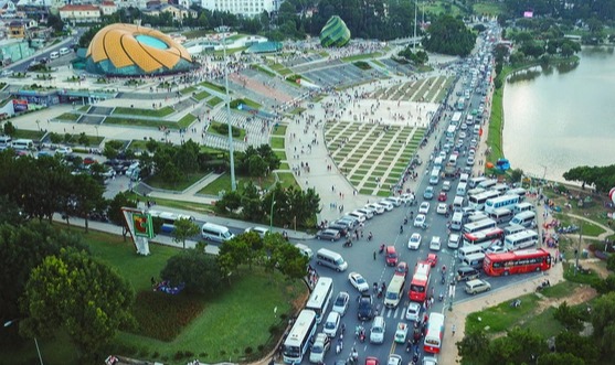 Đà Lạt: Công bố Đề án chống ùn tắc giao thông và Quy hoạch bãi đậu xe - Ảnh 1.