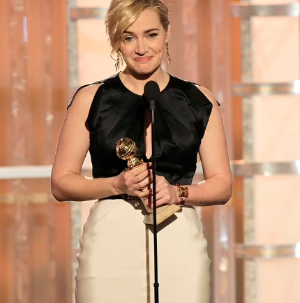 Kate Winslet luôn rơi nước mắt khi nhận giải - Ảnh 7.