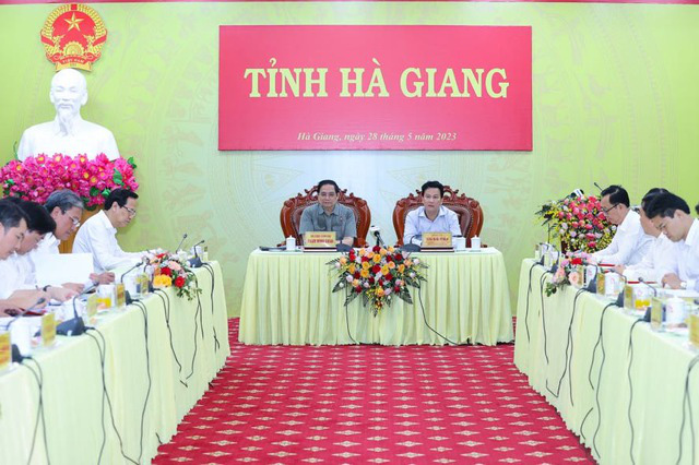 Với núi sông hùng vĩ, Hà Giang phải tạo không gian phát triển mới, khí thế phát triển mới - Ảnh 1.