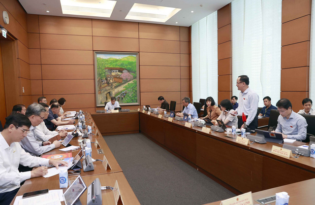 Trực tiếp: Quốc hội thảo luận về t&igrave;nh h&igrave;nh ph&aacute;t triển kinh tế - x&atilde; hội - Ảnh 2.