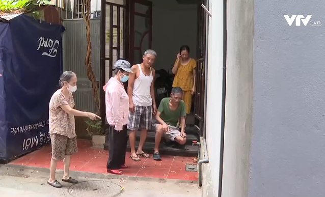Khu dân cư tại Hà Nội thiếu nước sinh hoạt kéo dài - Ảnh 1.