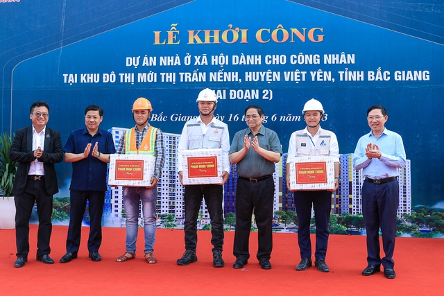 Thủ tướng: Phải chung sức đồng l&ograve;ng để x&acirc;y dựng 1 triệu căn hộ nh&agrave; ở x&atilde; hội - Ảnh 4.