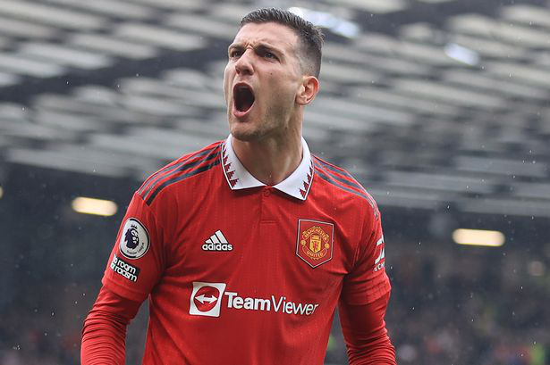 Manchester United gia hạn hợp đồng với Diogo Dalot - Ảnh 1.