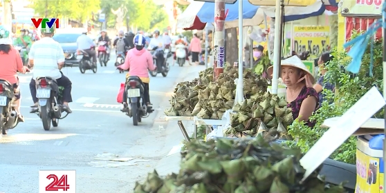 Xóm bánh ú lá tre tất bật trước ngày Tết Đoan Ngọ - Ảnh 3.