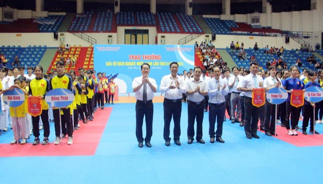 13 đoàn thể thao tranh tài tại Giải vô địch karate miền Nam lần thứ 2 năm 2023 - Ảnh 1.