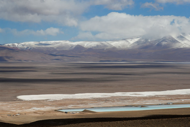 Đàm phán về kế hoạch sản xuất lithium tại Argentina - Ảnh 1.