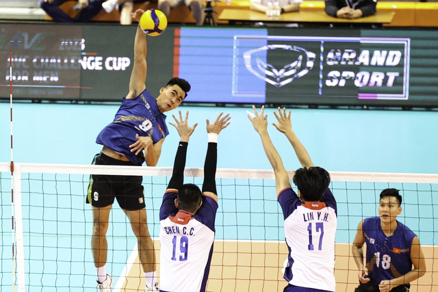 Thắng Đài Bắc Trung Hoa, bóng chuyền nam Việt Nam lập kỳ tích vào bán kết AVC Challenge Cup - Ảnh 1.