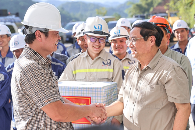 Thủ tướng: Phấn đấu hoàn thành tuyến đường kết nối hồ Ba Bể trong năm nay - Ảnh 7.